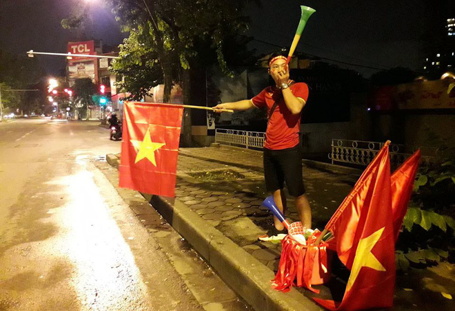 Đêm không ngủ ở Hà Nội sau chiến thắng ngây ngất lòng người của Olympic Việt Nam - Ảnh 4. Đêm không ngủ ở Hà Nội sau chiến thắng ngây ngất lòng người của Olympic Việt Nam 3