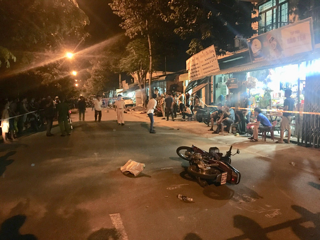 Tránh hai học sinh qua đường, ô tô tông 4 xe máy khiến 2 người tử vong - Ảnh 6. Tránh hai học sinh qua đường, ô tô tông 4 xe máy khiến 2 người tử vong 6