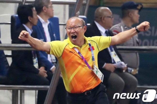 U23 Việt Nam, tôi biết vì sao chúng ta làm nên điều kì diệu rồi! - Ảnh 3. 'Máu đổ từ Thường Châu tới Indonesia, nhưng chưa bao giờ hoàn toàn gục ngã!' 1