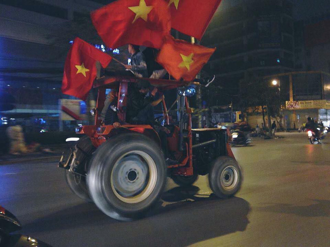 Dân Việt Nam và tình yêu với bóng đá: không đứng thứ nhất thì cũng phải về nhì cái Trái Đất này! 18