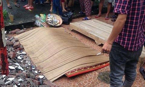 Hà Nội: Xe chết máy tại đường sắt, thiếu nữ 17 tuổi bị tàu hỏa đâm tử vong - Ảnh 1. Hà Nội: Xe chết máy tại đường sắt, thiếu nữ 17 tuổi bị tàu hỏa đâm tử vong 1