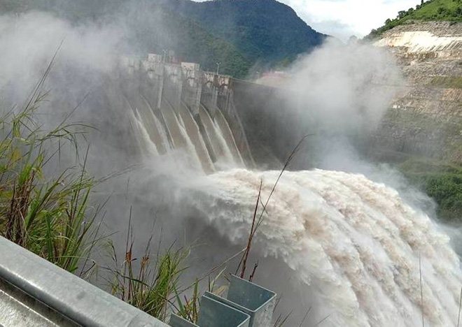 Nghệ An: Đập thủy điện xả lũ do mực nước cao lịch sử, cầu Bản Vẽ dài hơn 90m bị cuốn phăng - Ảnh 1. Nghệ An: Đập thủy điện xả lũ do mực nước cao lịch sử, cầu Bản Vẽ dài hơn 90m bị cuốn phăng 1