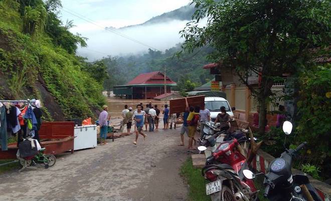 Nước lũ dâng cao 3-4 mét, người dân leo lên nóc nhà thoát chết - Ảnh 11. Nước lũ dâng cao 3-4 mét, người dân leo lên nóc nhà thoát chết 11
