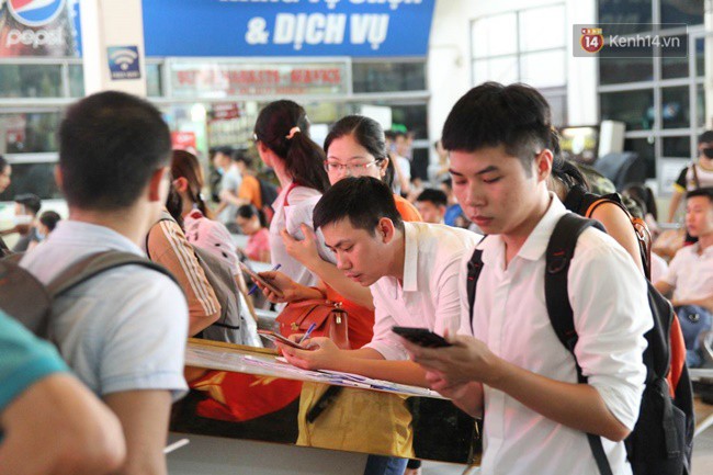 Người dân ùn ùn rời thành phố về quê nghỉ lễ 2/9, nhiều tuyến đường kẹt cứng - Ảnh 2. Người dân ùn ùn rời thành phố về quê nghỉ lễ 2/9, nhiều tuyến đường kẹt cứng 2