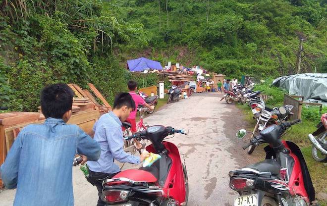 Nước lũ dâng cao 3-4 mét, người dân leo lên nóc nhà thoát chết - Ảnh 10. Nước lũ dâng cao 3-4 mét, người dân leo lên nóc nhà thoát chết 10