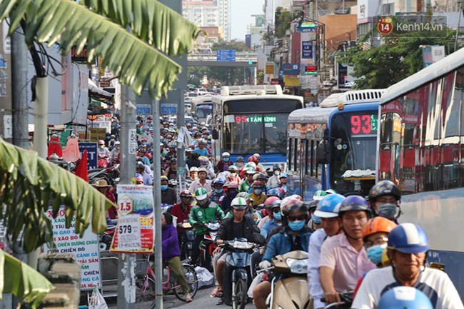 Người dân ùn ùn rời thành phố về quê nghỉ lễ 2/9, nhiều tuyến đường kẹt cứng - Ảnh 19. Người dân ùn ùn rời thành phố về quê nghỉ lễ 2/9, nhiều tuyến đường kẹt cứng 26