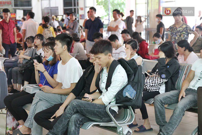 Người dân ùn ùn rời thành phố về quê nghỉ lễ 2/9, nhiều tuyến đường kẹt cứng - Ảnh 1. Người dân ùn ùn rời thành phố về quê nghỉ lễ 2/9, nhiều tuyến đường kẹt cứng 1