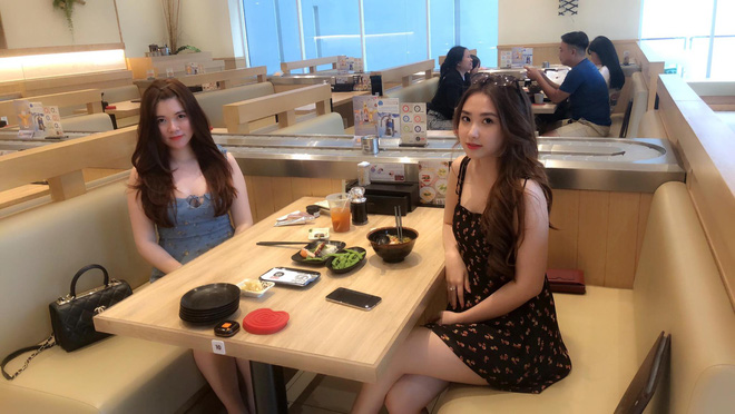 Lộ diện chị gái xinh đẹp, tài giỏi của Thanh Mèo - người yêu tin đồn thủ môn Bùi Tiến Dũng - Ảnh 4. Lộ diện chị gái xinh đẹp, tài giỏi của Thanh 'Mèo' - người yêu tin đồn thủ môn Bùi Tiến Dũng 7