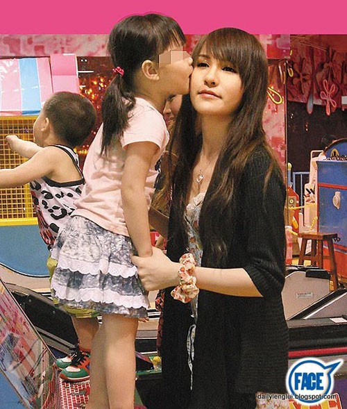 Sao nữ bán dâm nghìn đô bị bắt: Phẫu thuật, đổi tên để lừa lấy đại gia - Ảnh 6. Sao nữ bán dâm nghìn đô bị bắt: Phẫu thuật, đổi tên để lừa lấy đại gia 6