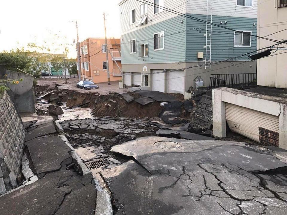 Nhật Bản hoang tàn, đổ nát sau liên tiếp siêu bão Jebi và động đất 6 độ Richter ở Hokkaido 6