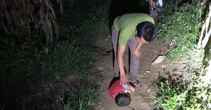 Hà Giang: Cậu bé 6 tuổi ngủ ngoài đường vì mẹ đi lấy chồng đã hồi phục sức khỏe 2