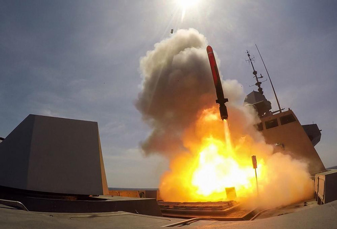 Chiến hạm Pháp vừa tập kích Syria: Dùng tên lửa “cực độc”, đắt hơn cả Tomahawk - Ảnh 1. Chiến hạm Pháp vừa tập kích Syria: Dùng tên lửa “cực độc”, đắt hơn cả Tomahawk 1