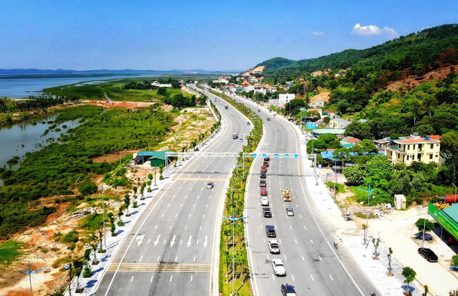 Siêu xe Khủng long Mỹ dẫn đầu đoàn rước dâu hoành tráng ở Quảng Ninh - Ảnh 6. Siêu xe 'Khủng long Mỹ' dẫn đầu đoàn rước dâu hoành tráng ở Quảng Ninh 6