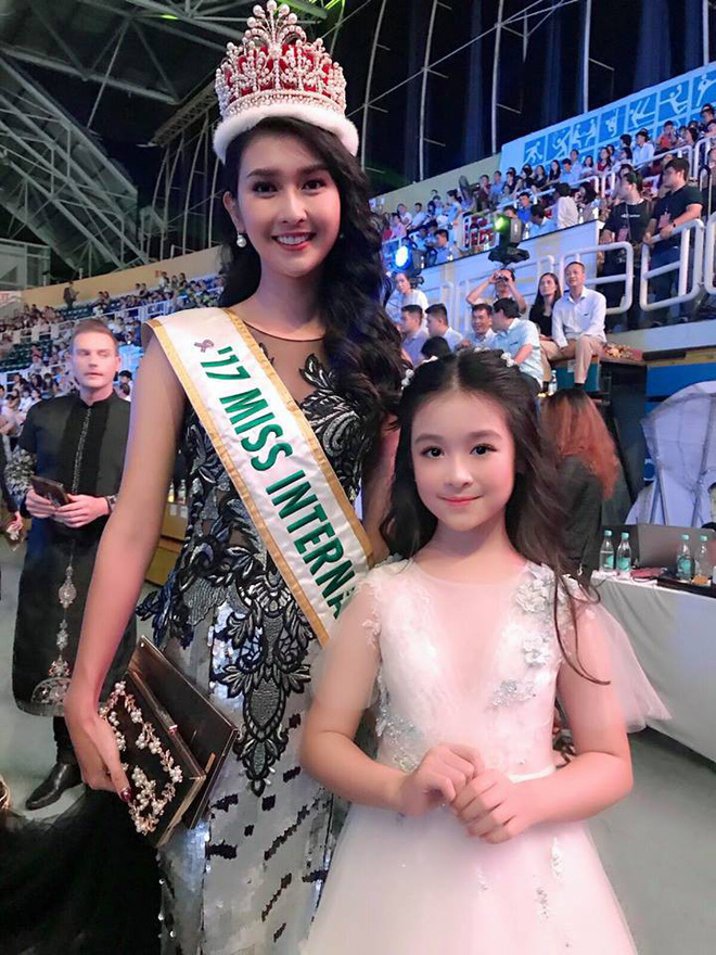 Cuộc sống sang chảnh của cô bé 10 tuổi gây sốt đêm chung kết Hoa hậu Việt Nam 4