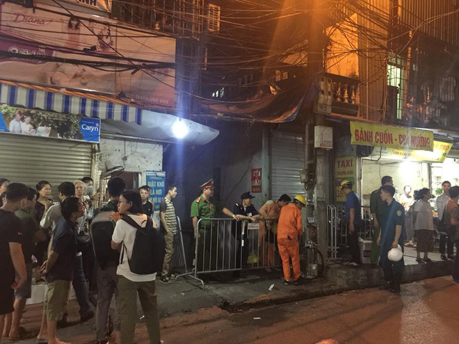 Hiện trường phát hiện nhiều phần nghi là thi thể người ở khu vực cháy nhà ông Hiệp khùng - Ảnh 1. Hiện trường phát hiện nhiều phần nghi là thi thể người ở khu vực cháy nhà ông Hiệp 'khùng' 1