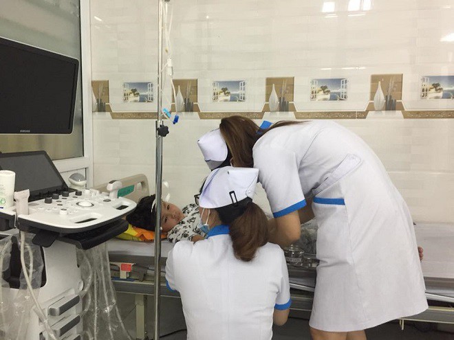 Diễn viên nhí Chú ơi đừng lấy mẹ con nhập viện vì khóc nhiều, suy nhược khi đọc các tin nhắn chửi rủa - Ảnh 2. Diễn viên nhí 'Chú ơi đừng lấy mẹ con' nhập viện vì khóc nhiều, suy nhược khi đọc các tin nhắn chửi rủa 2