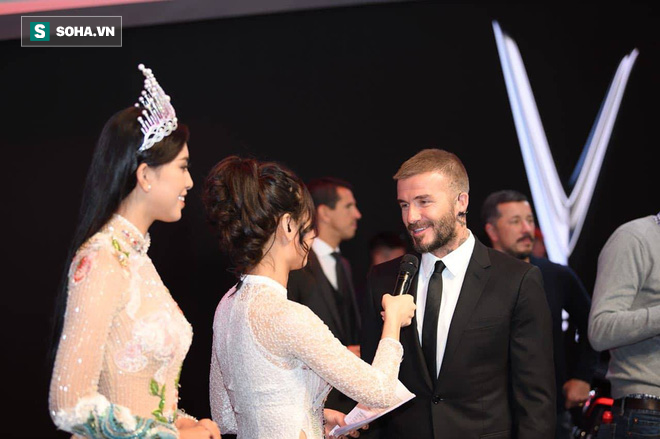 Hoa hậu Trần Tiểu Vy rạng rỡ sánh đôi bên David Beckham trên sân khấu ra mắt xe hơi VINFAST 9
