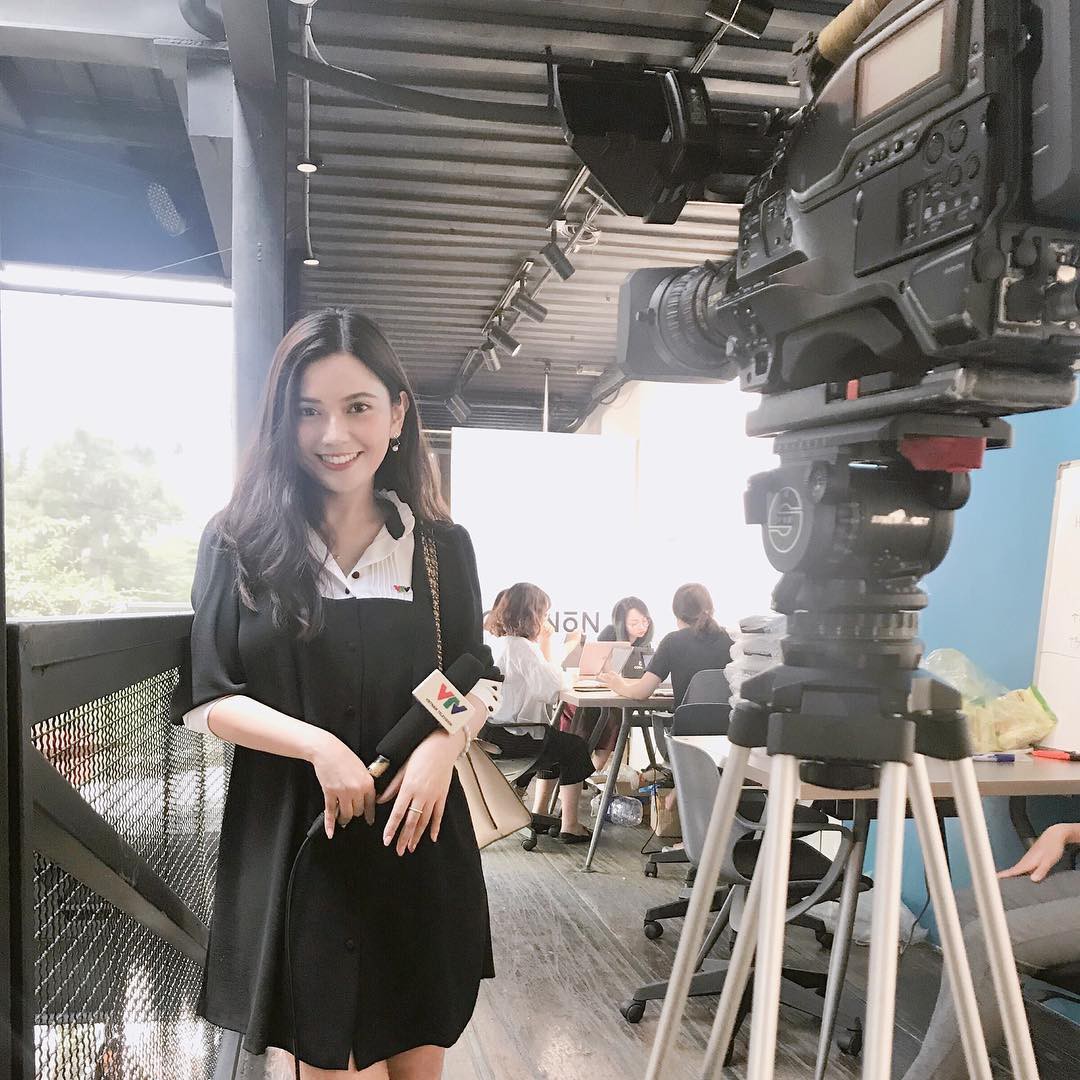 BTV sinh năm 1995 của VTV: Đẹp như nàng thơ, tốt nghiệp trường báo chí London - Ảnh 10. BTV sinh năm 1995 của VTV: Đẹp như nàng thơ, tốt nghiệp trường báo chí London 13