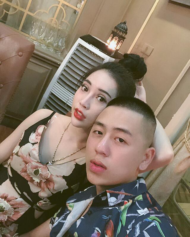 Anh chồng soái ca bí mật mua ô tô, iPhone XS Max tổng trị giá hơn 1 tỷ tặng vợ nhân ngày 20/10 sớm khiến nhiều người xuýt xoa - Ảnh 4. Anh chồng 'soái ca' bí mật mua ô tô, iPhone XS Max tổng trị giá hơn 1 tỷ tặng vợ nhân ngày 20/10 sớm khiến nhiều người xuýt xoa 3