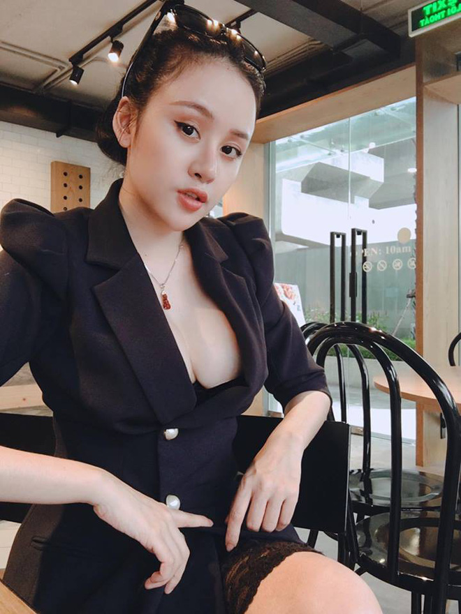 Sau 5 năm ngoan hiền, Bà Tưng bất ngờ sexy trở lại - Ảnh 2. Sau 5 năm ngoan hiền, Bà Tưng bất ngờ tái xuất trở lại khiến người hâm mộ đứng ngồi không yên 2