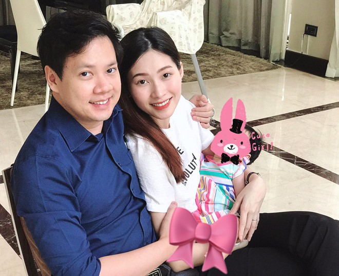 Đưa con gái đi ăn sinh nhật, Đặng Thu Thảo hé lộ sự khác nhau lúc ra ngoài và ở nhà của thiên thần nhỏ - Ảnh 3. Đưa con gái đi ăn sinh nhật, Đặng Thu Thảo hé lộ sự khác nhau lúc ra ngoài và ở nhà của thiên thần nhỏ 3