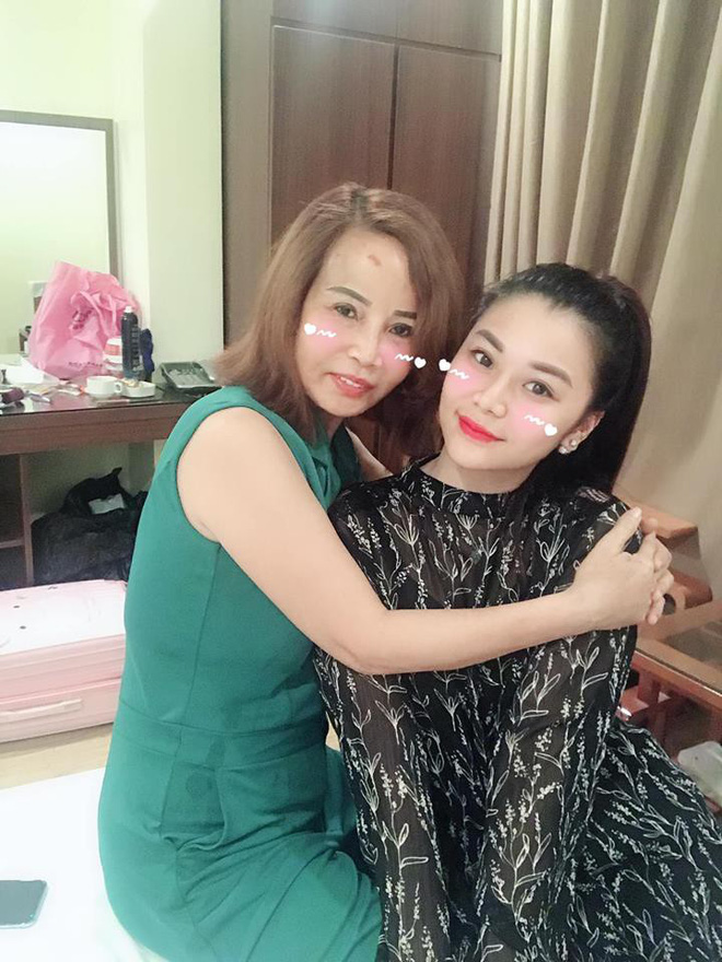 Cô dâu 62 tuổi đăng ảnh mới nhất sau phẫu thuật, chồng chia sẻ vẫn chưa thể nói chuyện - Ảnh 4. Cô dâu 62 tuổi đăng ảnh mới nhất sau phẫu thuật, chồng trẻ hoàn toàn ủng hộ chuyện làm đẹp của vợ 5