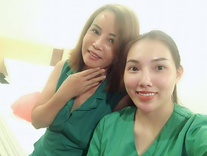 Cô dâu 62 tuổi đăng ảnh mới nhất sau phẫu thuật, chồng chia sẻ vẫn chưa thể nói chuyện - Ảnh 5. Cô dâu 62 tuổi đăng ảnh mới nhất sau phẫu thuật, chồng trẻ hoàn toàn ủng hộ chuyện làm đẹp của vợ 6