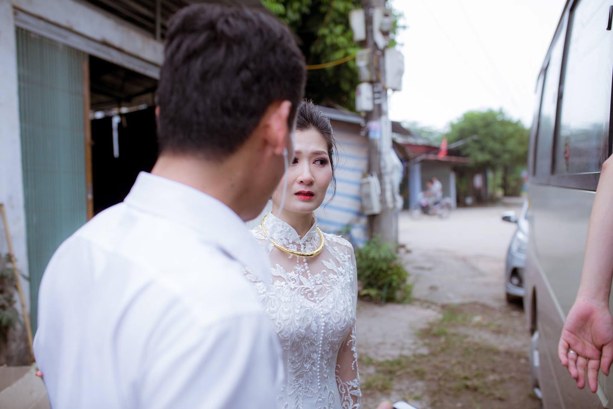 Phía sau bức ảnh cô dâu lau nước mắt chào người thân về nhà chồng: Mẹ mình bị ung thư, từ giờ ai sẽ đưa mẹ đi viện... - Ảnh 4. Phía sau bức ảnh cô dâu lau nước mắt chào người thân về nhà chồng: 'Mẹ mình bị ung thư, từ giờ ai sẽ đưa mẹ đi viện...' 4