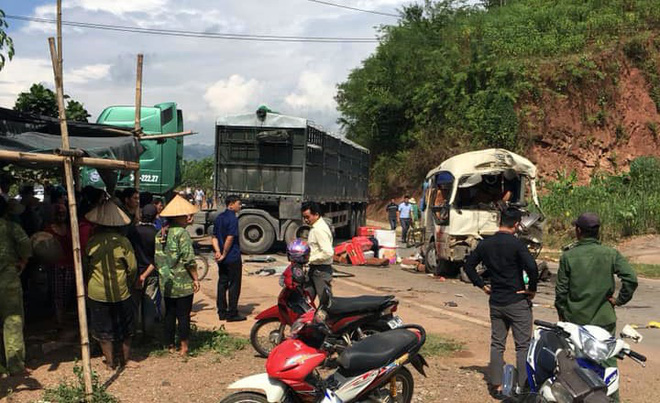 Sơn La: Xe đầu kéo tông ô tô chở khách, 12 người bị thương - Ảnh 4. http://soha.vn/be-so-sinh-bi-me-tha-tu-tang-31-chung-cu-linh-dam-xuong-dat-duoc-dat-ten-20181022122104659.htm 2