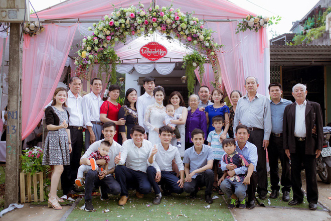 Phía sau bức ảnh cô dâu lau nước mắt chào người thân về nhà chồng: Mẹ mình bị ung thư, từ giờ ai sẽ đưa mẹ đi viện... - Ảnh 5. Phía sau bức ảnh cô dâu lau nước mắt chào người thân về nhà chồng: 'Mẹ mình bị ung thư, từ giờ ai sẽ đưa mẹ đi viện...' 5