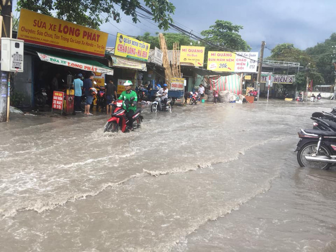 Khu nhà giàu ở Sài Gòn ngập sau mưa lớn, quận 9 xuất hiện mưa đá - Ảnh 12. Khu nhà giàu ở Sài Gòn ngập sau mưa lớn, quận 9 xuất hiện mưa đá 12