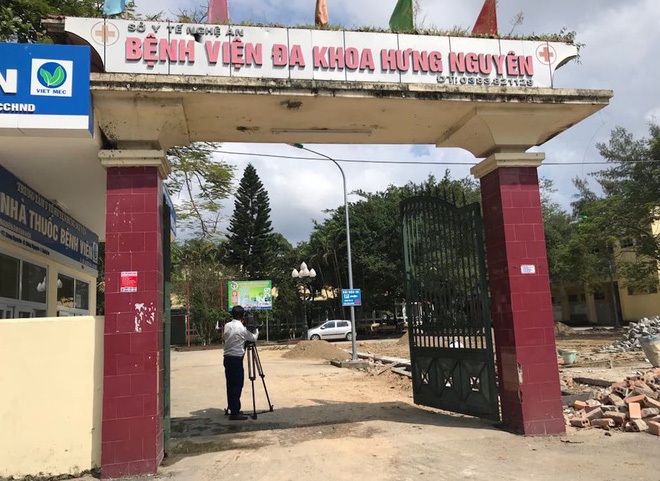 Sở Y tế yêu cầu xử lý khẩn vụ nam trưởng phòng ném ghế vào nữ điều dưỡng - Ảnh 1. Sở y tế nói gì về vụ trưởng phòng tổ chức ném ghế về phía đồng nghiệp? 1