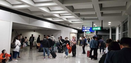 Hãng hàng không Vietjet thông tin về chuyến bay chở gần 200 hành khách đi Hàn Quốc đột ngột hạ cánh ở Hồng Kông - Ảnh 1. Vietjet lên tiếng về chuyến bay chở gần 200 hành khách đi Hàn Quốc đột ngột hạ cánh ở Hồng Kông 1