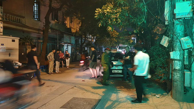 Hà Nội: Người dân kể lại giây phút tài xế Mazda rút súng bắn rồi đánh và lái xe chèn qua nạn nhân 5
