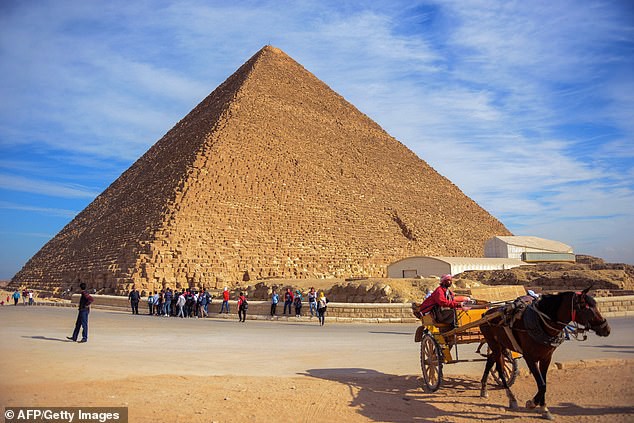 Khai quật con đường 4.500 tuổi tại Ai Cập - bí ẩn quá trình xây dựng Đại kim tự tháp đã được giải? 1
