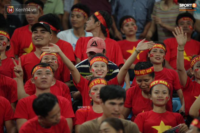 Đây mới là lý do khiến cầu thủ Lào chạnh lòng sau trận thua Việt Nam ở AFF Cup 2018 - Ảnh 3. Đây mới là lý do khiến cầu thủ Lào chạnh lòng sau trận thua Việt Nam ở AFF Cup 2018 2