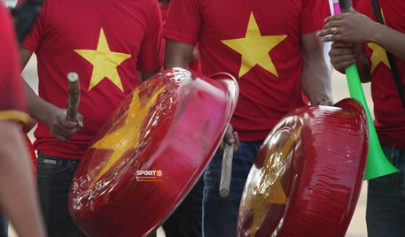 Đây mới là lý do khiến cầu thủ Lào chạnh lòng sau trận thua Việt Nam ở AFF Cup 2018 - Ảnh 5. Đây mới là lý do khiến cầu thủ Lào chạnh lòng sau trận thua Việt Nam ở AFF Cup 2018 4