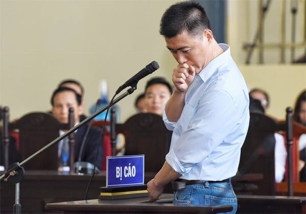 Hình ảnh Phan Sào Nam trong ngày đầu xét xử đường dây đánh bạc nghìn tỷ 7
