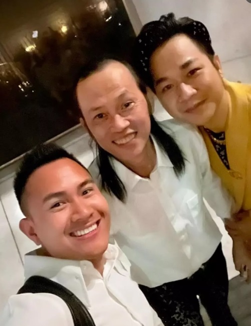 Thái độ của Hoài Linh gây chú ý khi bị đồng nghiệp phơi bày 'thế lực đen' đáng sợ 3 Thái độ của Hoài Linh gây chú ý khi bị đồng nghiệp phơi bày 'thế lực đen' đáng sợ 3