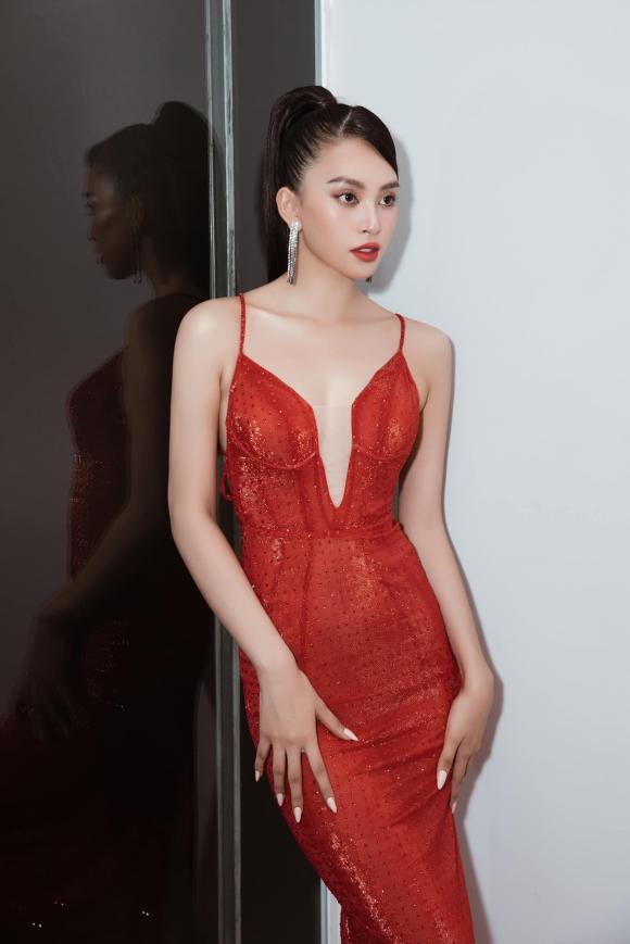 Hoa hậu Tiểu Vy khiến dân tình 'bỏng mắt' với body hoàn hảo từng milimet 6 Hoa hậu Tiểu Vy khiến dân tình 'bỏng mắt' với body hoàn hảo từng milimet 6