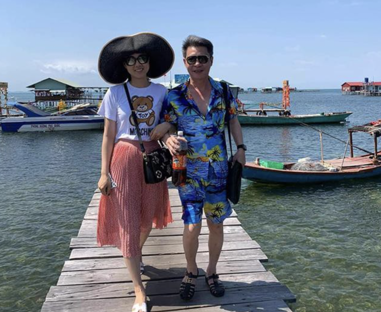Bà xã Công Lý nức nở trải lòng khi bị dân tình liên tục phán xét 3 Bà xã Công Lý nức nở trải lòng khi bị dân tình liên tục phán xét 3