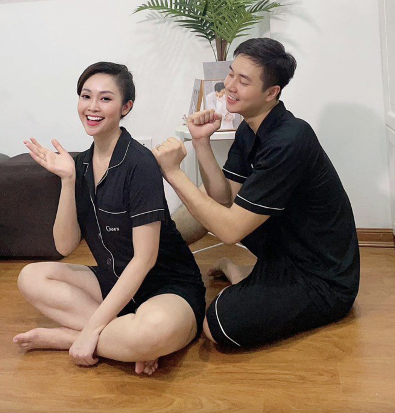 Vén màn hôn nhân viên mãn của nữ MC Thuỳ Linh cùng 'anh công an' của Phố trong làng 3 Vén màn hôn nhân viên mãn của nữ MC Thuỳ Linh cùng 'anh công an' của Phố trong làng 3