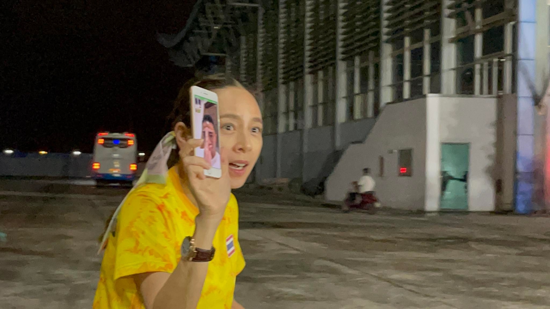 Nữ trưởng đoàn Nualphan Lamsam làm điều 'bất ngờ' ở buổi tập của U23 Thái Lan 1 Nữ trưởng đoàn Nualphan Lamsam làm điều 'bất ngờ' ở buổi tập của U23 Thái Lan 1