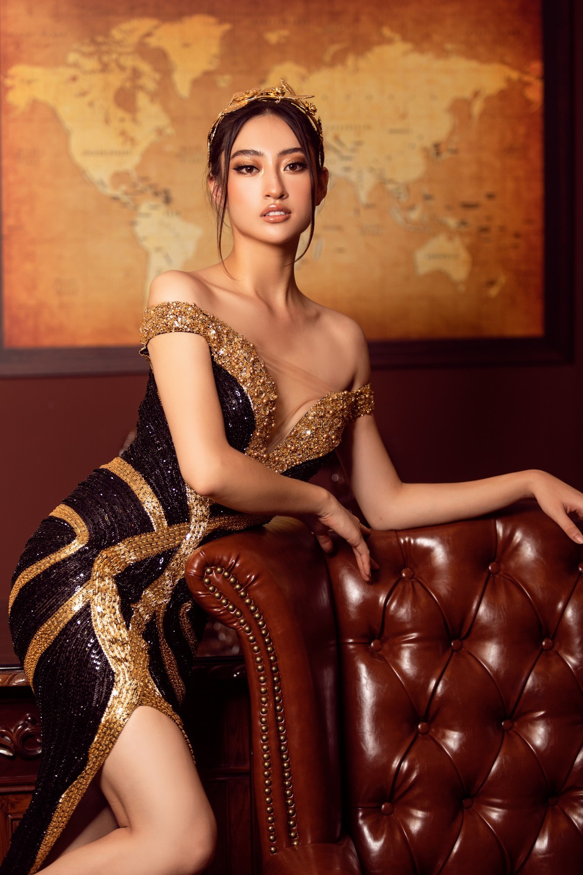 Lương Thùy Linh ‘mặc như không mặc’, cái kết 'thê thảm' hơn mức tưởng tượng 3 Lương Thùy Linh ‘mặc như không mặc’, cái kết 'thê thảm' hơn mức tưởng tượng 3