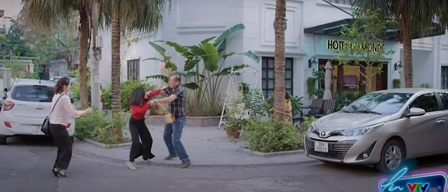 Thương ngày nắng về phần 2 tập 14: Màn 'bắt ghen' ngược đời của Khánh, bà Nhung 'ủ mưu' hạ bệ bố Duy 1 Thương ngày nắng về phần 2 tập 14: Màn 'bắt ghen' ngược đời của Khánh, bà Nhung 'ủ mưu' hạ bệ bố Duy 1