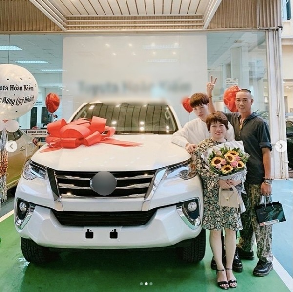 Học trò Mỹ Tâm sự nghiệp thăng hoa, báo hiếu cha mẹ theo cách khiến thiên hạ trầm trồ 4 Học trò Mỹ Tâm sự nghiệp thăng hoa, báo hiếu cha mẹ theo cách khiến thiên hạ trầm trồ 4