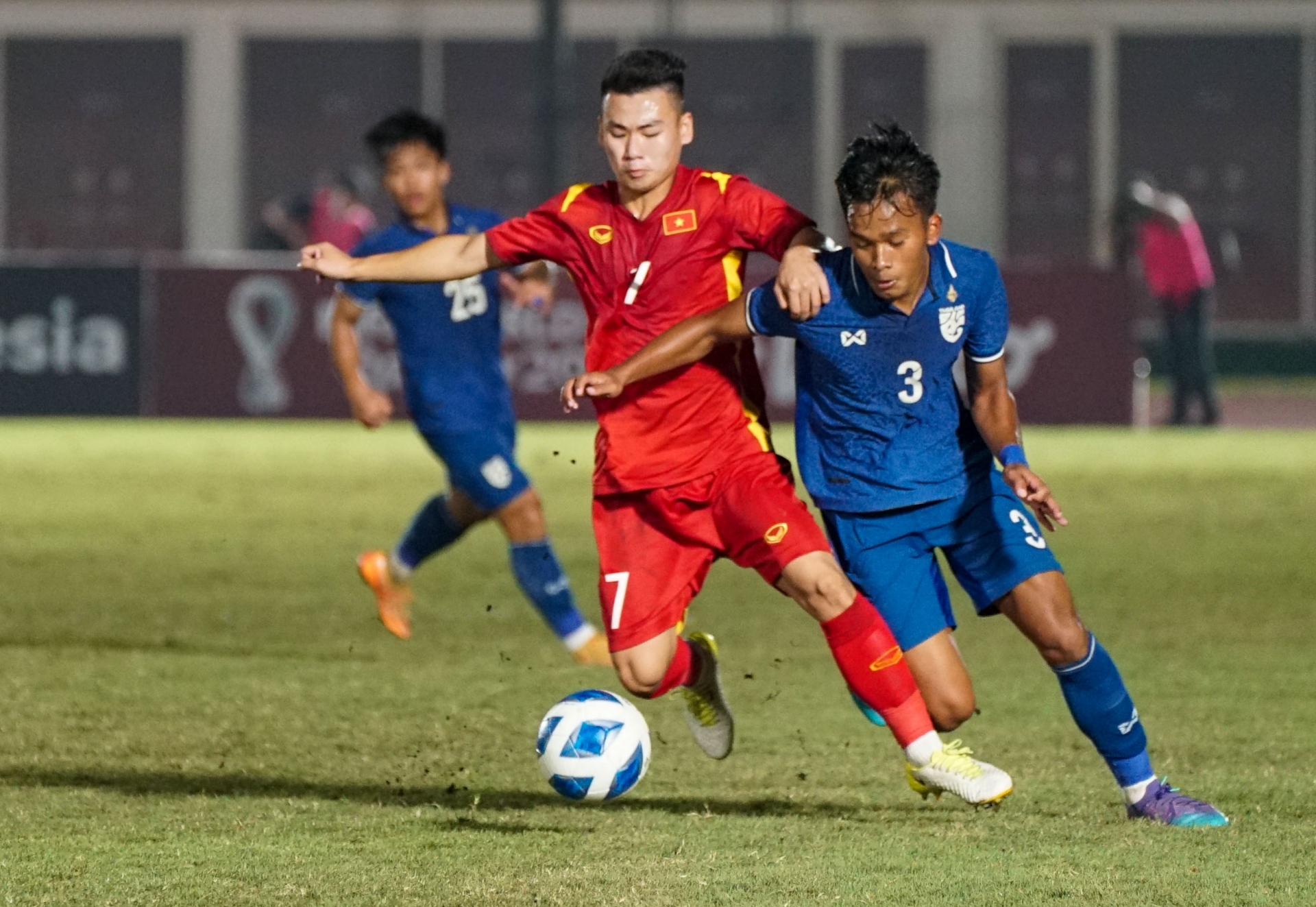 Văn Khang tỏa sáng, U19 Việt Nam thẳng tiến vào bán kết U19 ĐNÁ 2022 4 Văn Khang tỏa sáng, U19 Việt Nam thẳng tiến vào bán kết U19 ĐNÁ 2022 4