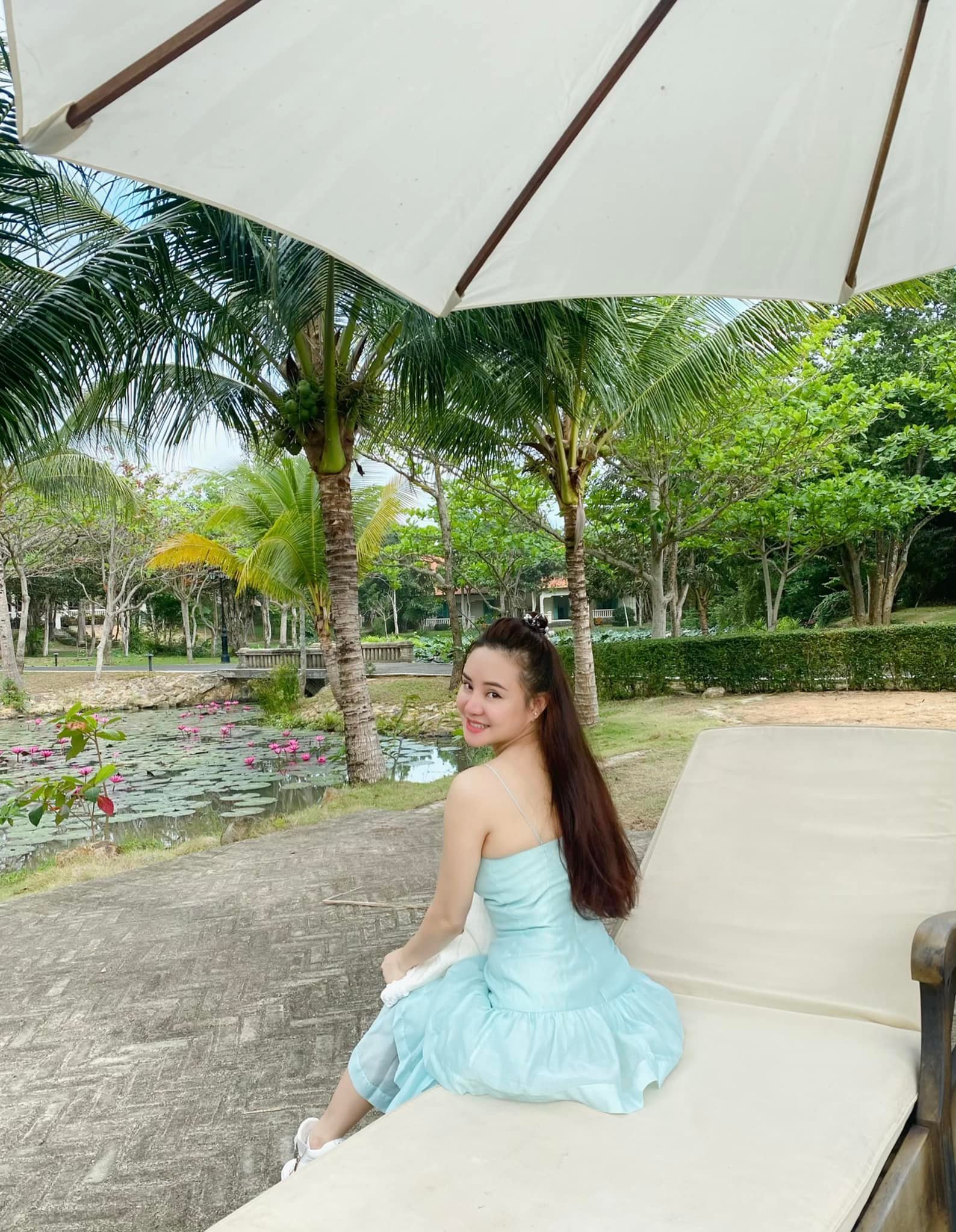 Vy Oanh: 'Bỗng thấy yêu đời quá, yêu ngày xanh nắng vàng' 3 Vy Oanh: 'Bỗng thấy yêu đời quá, yêu ngày xanh nắng vàng' 3