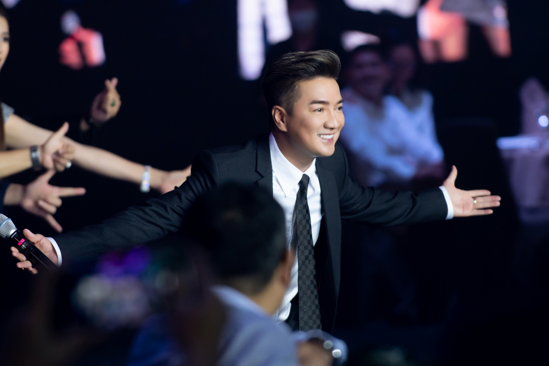 Liên Phạm để lộ bản chất tình cảm với Đàm Vĩnh Hưng, có động thái nằm ngoài dự đoán của CDM 5 Liên Phạm để lộ bản chất tình cảm với Đàm Vĩnh Hưng, có động thái nằm ngoài dự đoán của CDM 5
