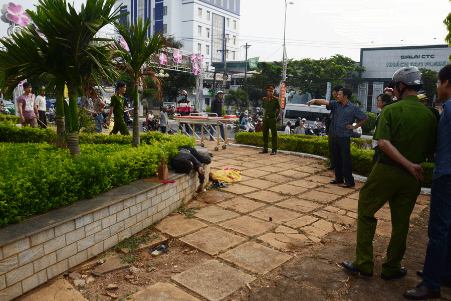 Đi tập thể dục, phát hiện thi thể người đàn ông trong quảng trường
